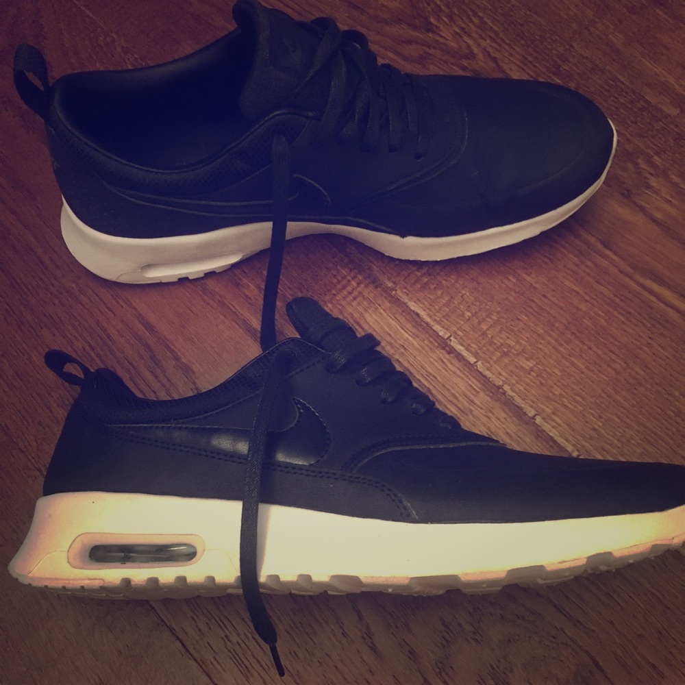 Woman’s Size 10 Nike Sneakers